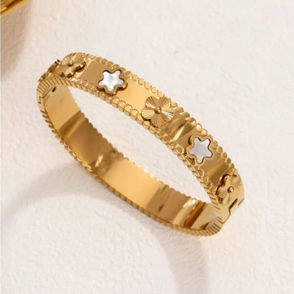 Clover bangle S320
